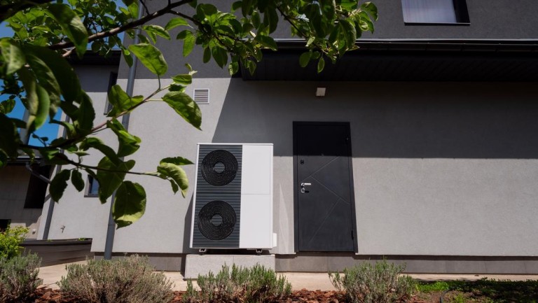 Pourquoi opter pour une climatisation réversible à RŒULX ?